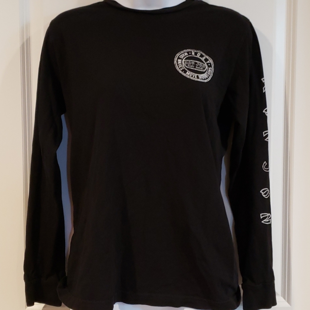 Black long sleeve tshirt